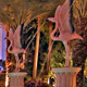 Роскошный парк с фламинго и другими обитателя оазиса Лас-Вегас на территории казино Фламинго
